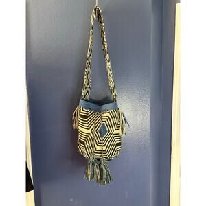 Authentic Wayuu Mochina Bag - Size Medium